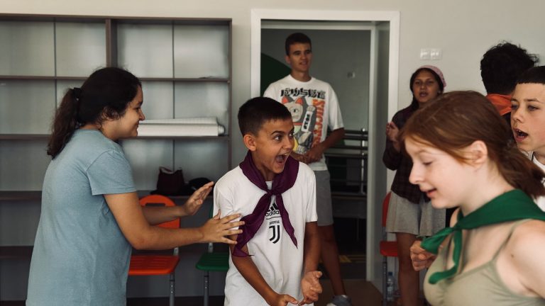 Россия-здесь